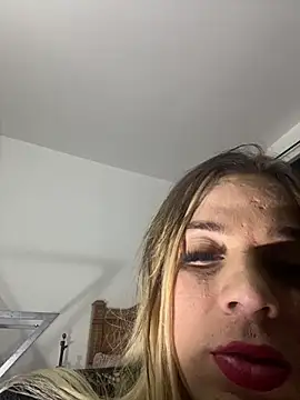 Snapshot of lanahot-77 chatting on October 9, 12:19 am lanahot-77 online show from October 9, 12:19 am