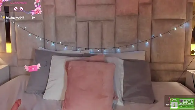 SofiScott  online show from January 14, 9:20 pm