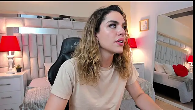 Snapshot of mariiahneedles chatting on December 3, 12:57 am mariiahneedles online show from December 3, 12:57 am