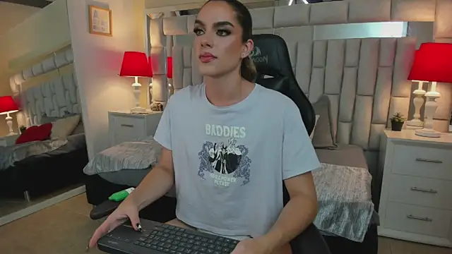 Snapshot of mariiahneedles chatting on December 21, 11:13 pm mariiahneedles online show from December 21, 11:13 pm