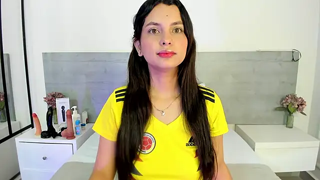 Snapshot of DulceColeman chatting on June 17, 11:34 am DulceColeman online show from June 17, 11:34 am