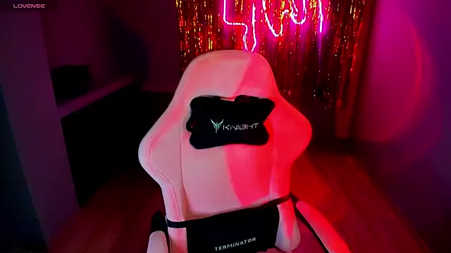 Snapshot of your_tora chatting on December 9, 9:26 pm your tora online show from December 9, 9:26 pm