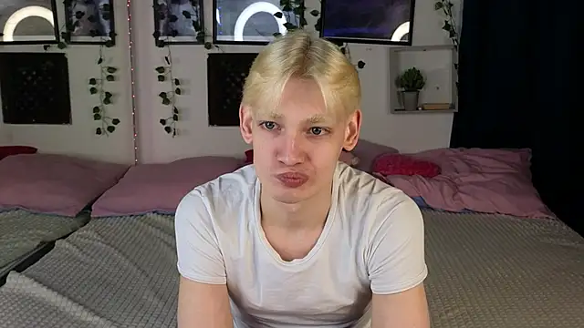 Snapshot of Nick_Win chatting on January 29, 10:37 am Nick Win online show from January 29, 10:37 am