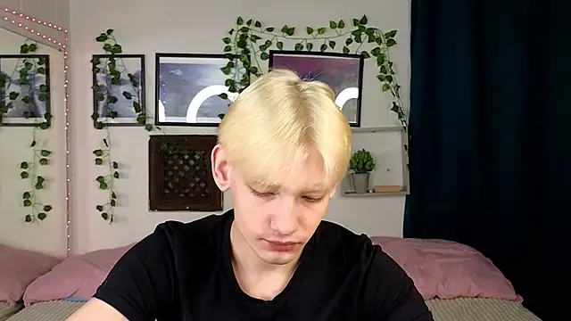 Snapshot of Nick_Win chatting on January 31, 10:31 am Nick Win online show from January 31, 10:31 am