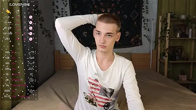 Snapshot of Nick_Win chatting on September 14, 11:42 am Nick Win online show from September 14, 11:42 am