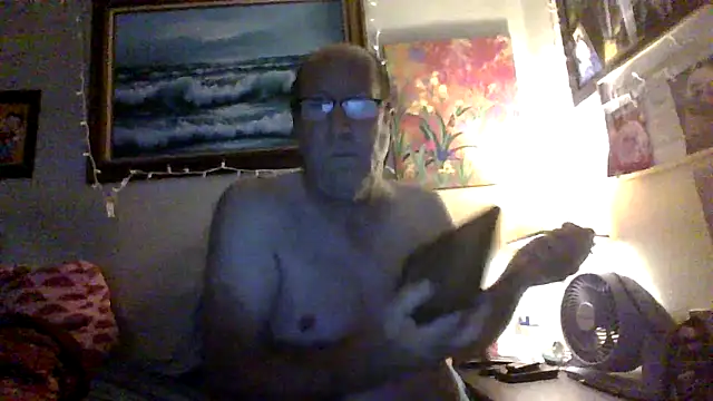 Snapshot of hornyrich69 chatting on December 8, 3:02 pm hornyrich69 online show from December 8, 3:02 pm