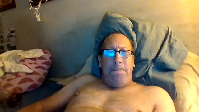Snapshot of hornyrich69 chatting on December 11, 2:52 am hornyrich69 online show from December 11, 2:52 am