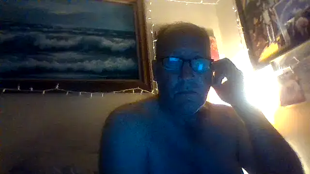 Snapshot of hornyrich69 chatting on March 10, 7:42 am hornyrich69 online show from March 10, 7:42 am