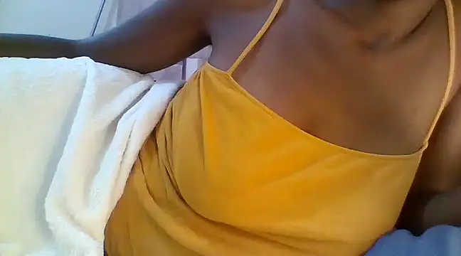 Snapshot of Ebony_maffin chatting on February 10, 3:21 pm Ebony maffin online show from February 10, 3:21 pm