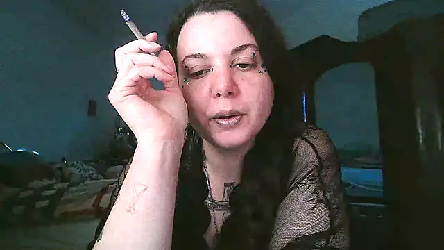 AliceBehind online show from March 19, 4:33 pm