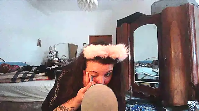 AliceBehind online show from March 22, 2:20 pm