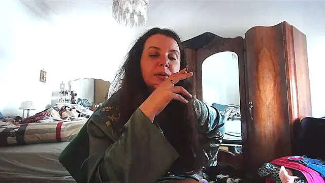 AliceBehind online show from March 30, 8:26 am