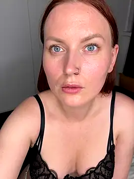 Snapshot of EmmaWarren chatting on October 19, 5:02 pm EmmaWarren online show from October 19, 5:02 pm