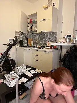 Snapshot of EmmaWarren chatting on October 21, 4:08 pm EmmaWarren online show from October 21, 4:08 pm