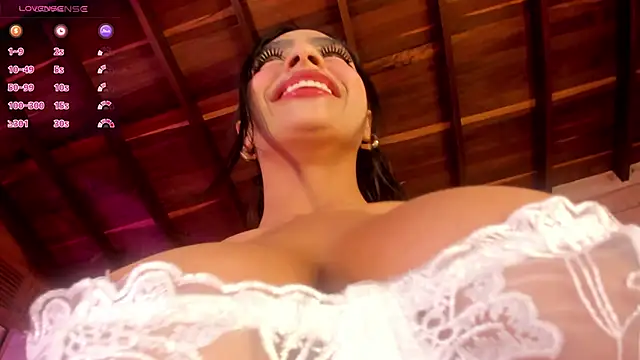 IzzyWild online show from February 6, 11:21 am