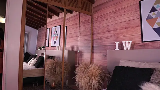 IzzyWild online show from October 20, 11:43 am