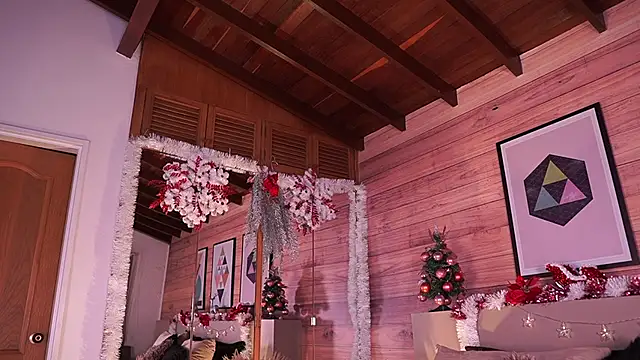 IzzyWild online show from December 17, 9:37 am