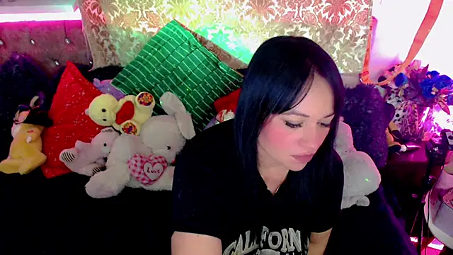 Snapshot of martina_bk chatting on May 6, 2:29 am martina bk online show from May 6, 2:29 am