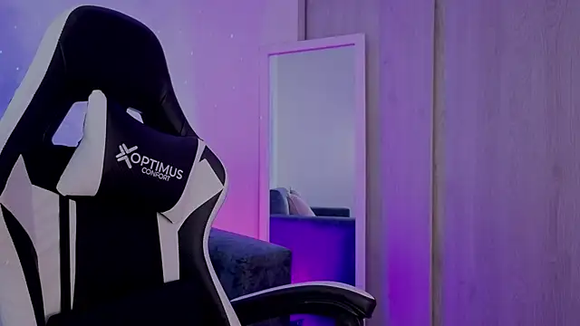 Snapshot of Alisa__walker chatting on September 30, 7:19 pm Alisa walker online show from September 30, 7:19 pm