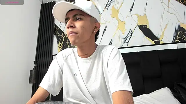 Snapshot of dikey_62 chatting on January 11, 11:13 pm dikey 62 online show from January 11, 11:13 pm