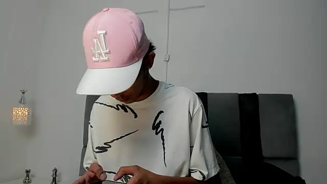 Snapshot of dikey_62 chatting on February 4, 8:17 pm dikey 62 online show from February 4, 8:17 pm