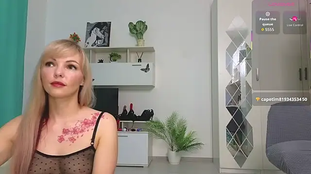Molliblum online show from May 20, 2:23 pm