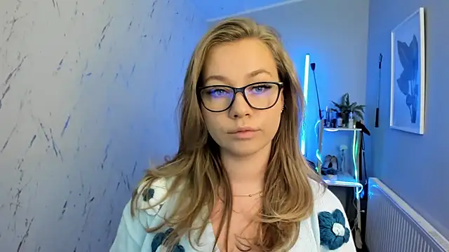 holly xglam online show from September 30, 4:56 pm