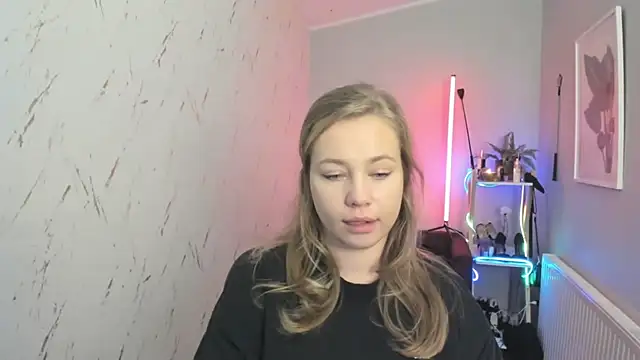 holly xglam online show from October 7, 6:27 pm