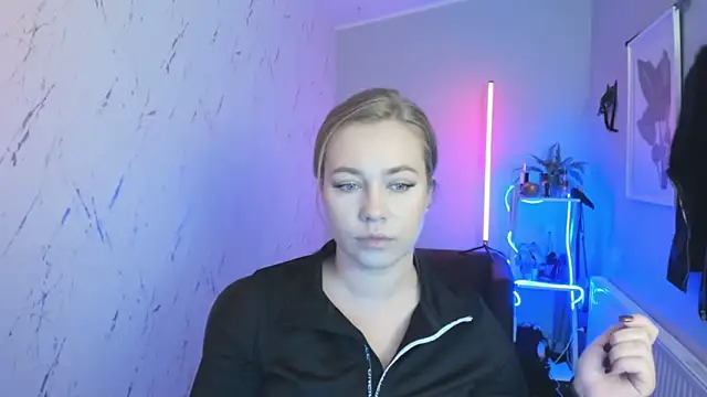 holly xglam online show from October 16, 6:09 pm