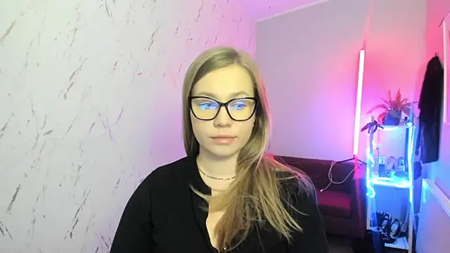 holly xglam online show from December 21, 8:49 pm