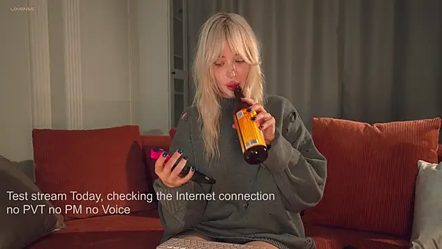 Snapshot of LinaKinky chatting on April 10, 5:39 pm LinaKinky online show from April 10, 5:39 pm