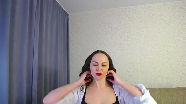 Snapshot of Amanda_Goodwin_ chatting on February 8, 6:44 pm Amanda Goodwin online show from February 8, 6:44 pm