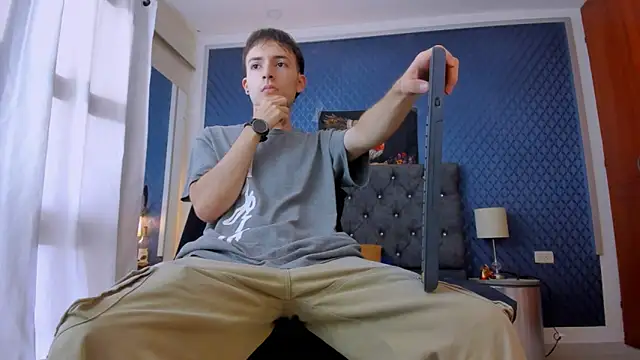 Snapshot of bower_and_colucci chatting on December 23, 3:33 pm bower and colucci online show from December 23, 3:33 pm