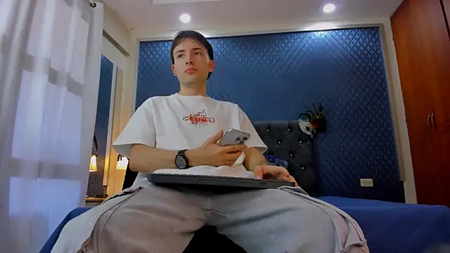 Snapshot of bower_and_colucci chatting on January 23, 2:07 pm bower and colucci online show from January 23, 2:07 pm