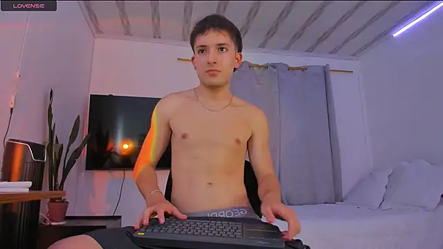 Snapshot of bower_and_colucci chatting on September 18, 1:18 am bower and colucci online show from September 18, 1:18 am