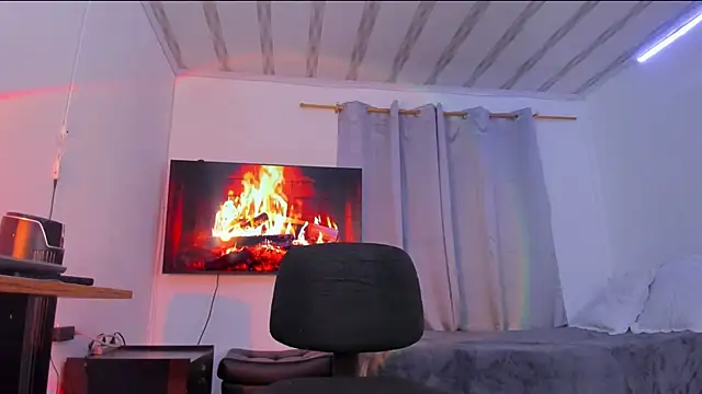 Snapshot of bower_and_colucci chatting on September 30, 1:10 am bower and colucci online show from September 30, 1:10 am