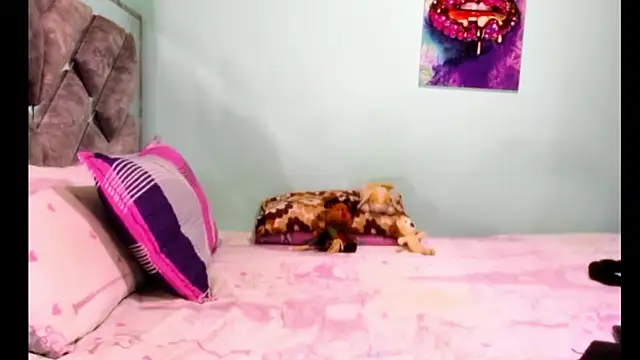 Snapshot of Evilmichellts1 chatting on April 2, 12:52 am Evilmichellts1 online show from April 2, 12:52 am