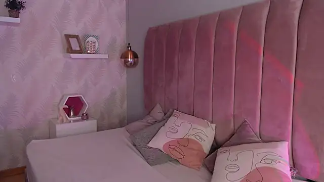 LeenaBrown online show from November 9, 3:10 pm