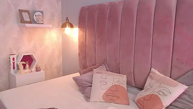 LeenaBrown online show from November 20, 1:00 pm