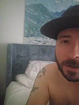 Snapshot of JeepinAround chatting on December 22, 10:29 pm JeepinAround online show from December 22, 10:29 pm