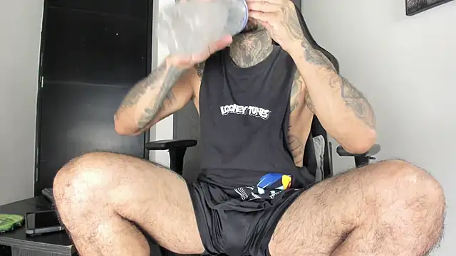 Snapshot of sergiio_mesa27 chatting on March 26, 2:28 am sergiio mesa27 online show from March 26, 2:28 am