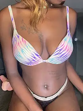 Snapshot of pretty_maliah chatting on February 5, 10:25 pm pretty maliah online show from February 5, 10:25 pm