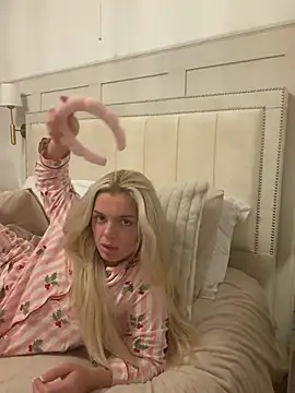IrishTeenBarbie69 online show from May 23, 9:41 pm