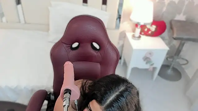 Snapshot of Miliaangeles chatting on December 17, 9:26 am Miliaangeles online show from December 17, 9:26 am