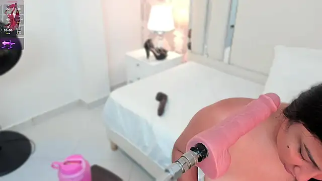 Snapshot of Miliaangeles chatting on January 16, 8:40 am Miliaangeles online show from January 16, 8:40 am