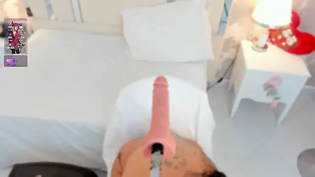 Snapshot of Miliaangeles chatting on February 4, 9:04 am Miliaangeles online show from February 4, 9:04 am