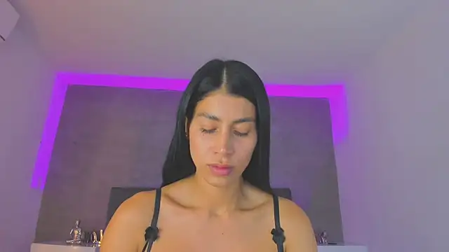 Snapshot of jasminehill_ chatting on February 22, 8:31 pm jasminehill online show from February 22, 8:31 pm