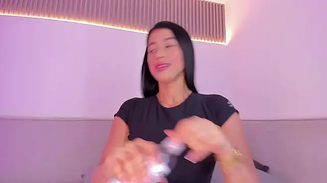 Snapshot of jasminehill_ chatting on December 22, 12:24 pm jasminehill online show from December 22, 12:24 pm