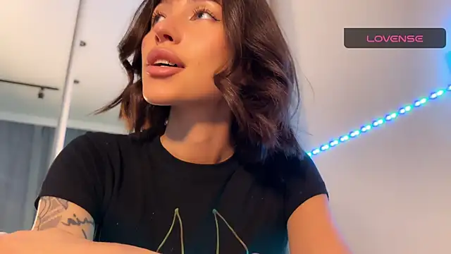 ellie miu online show from November 20, 8:08 pm