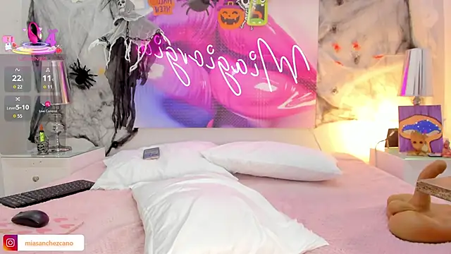 Miagiorgia  online show from October 15, 7:03 pm